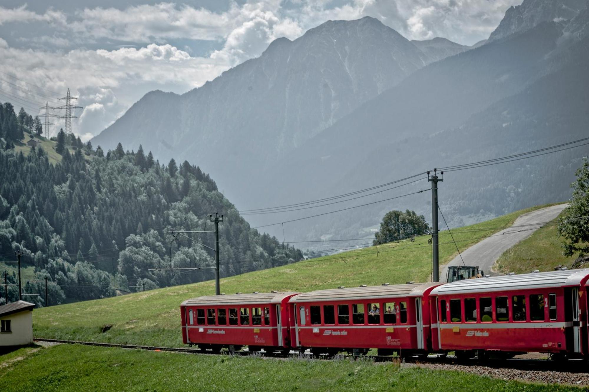 Ristorante Pensione Chalet Stazione Poschiavo Luaran gambar
