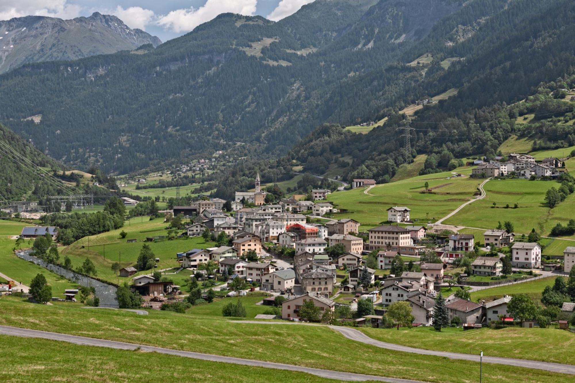 Ristorante Pensione Chalet Stazione Poschiavo Luaran gambar