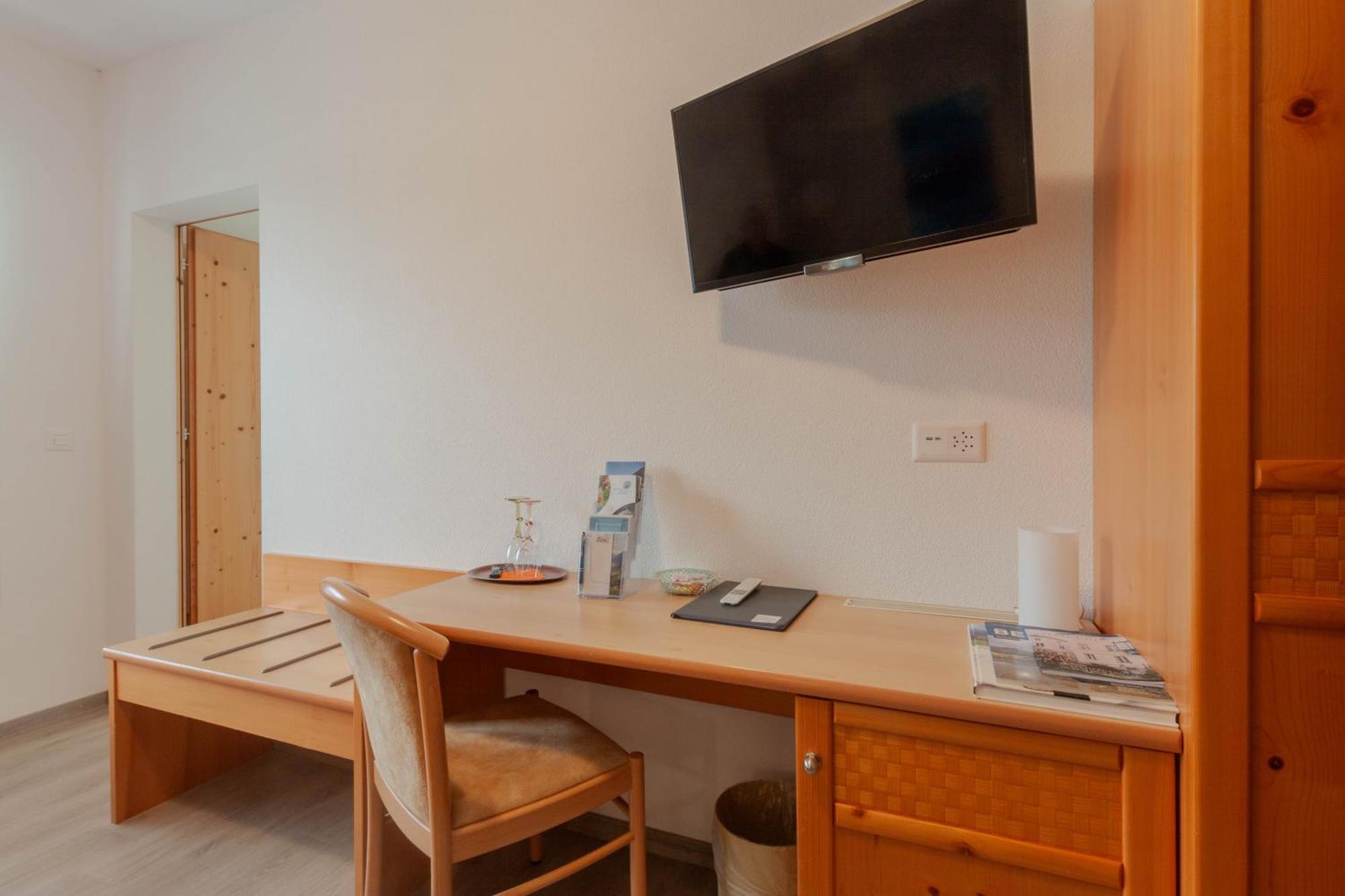 Ristorante Pensione Chalet Stazione Poschiavo Luaran gambar