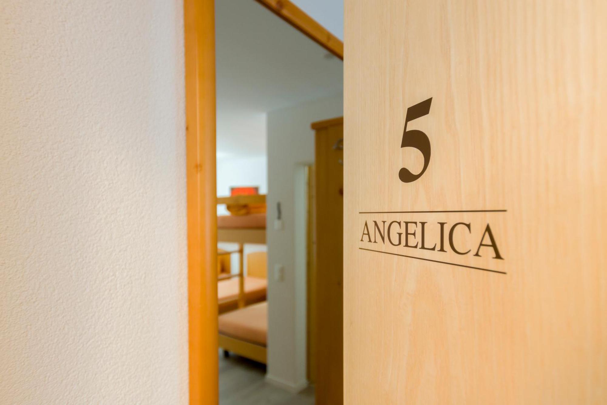 Ristorante Pensione Chalet Stazione Poschiavo Luaran gambar